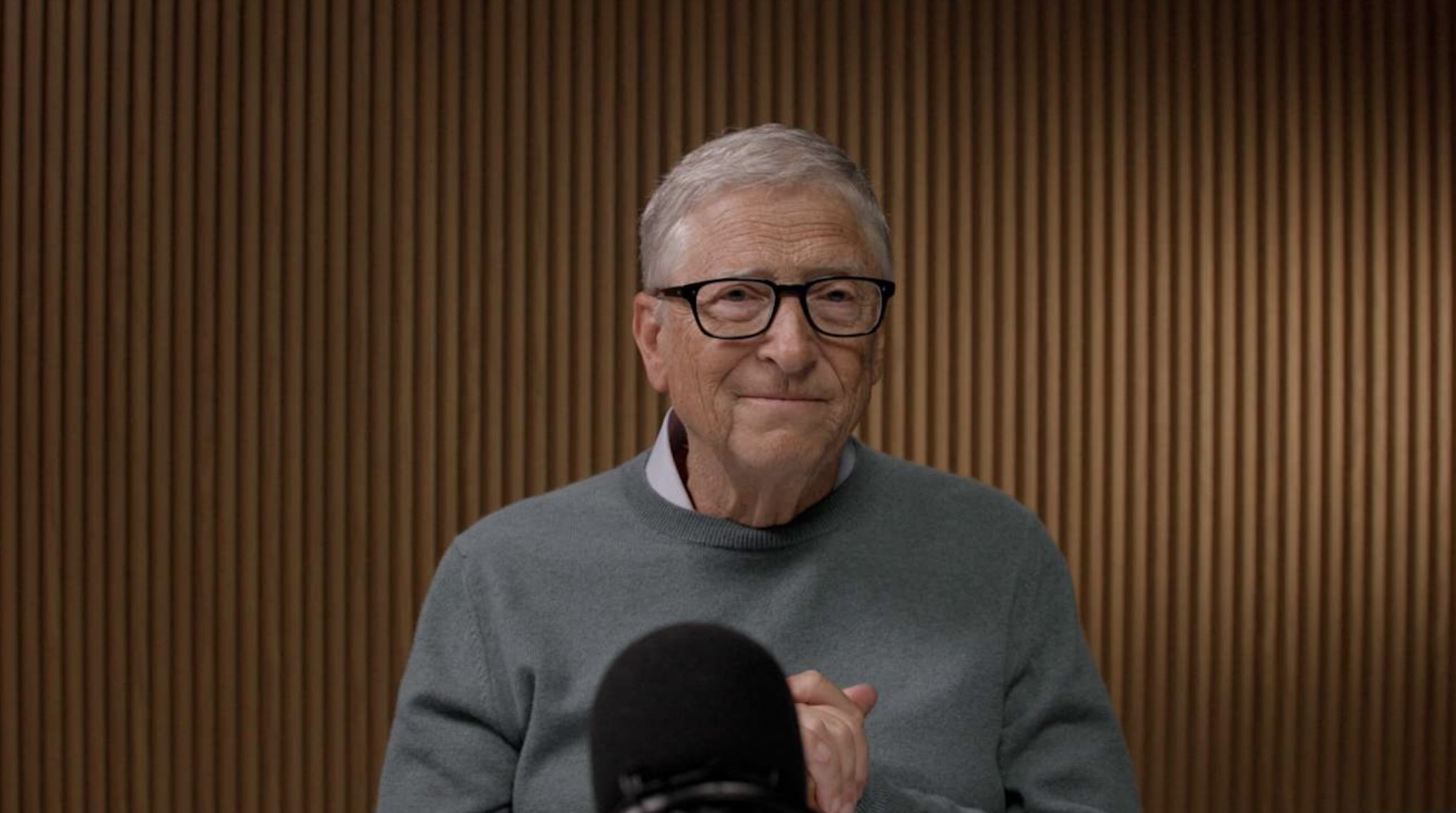 Hasta Bill Gates lo dice: no hay plan. Y lleva meses diciéndolo tu vecino.